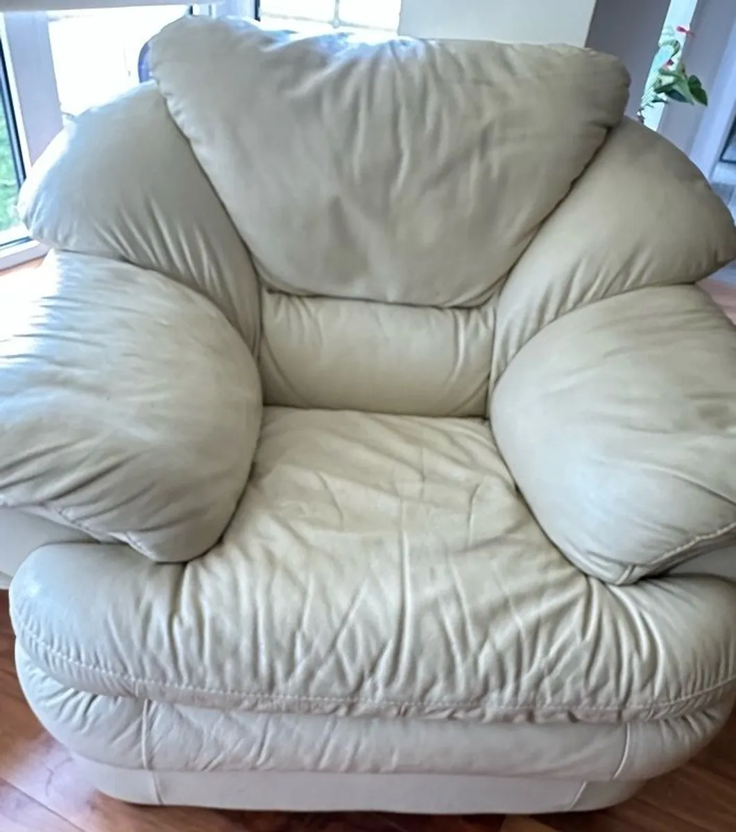Cream leather three piece suite - Image 2