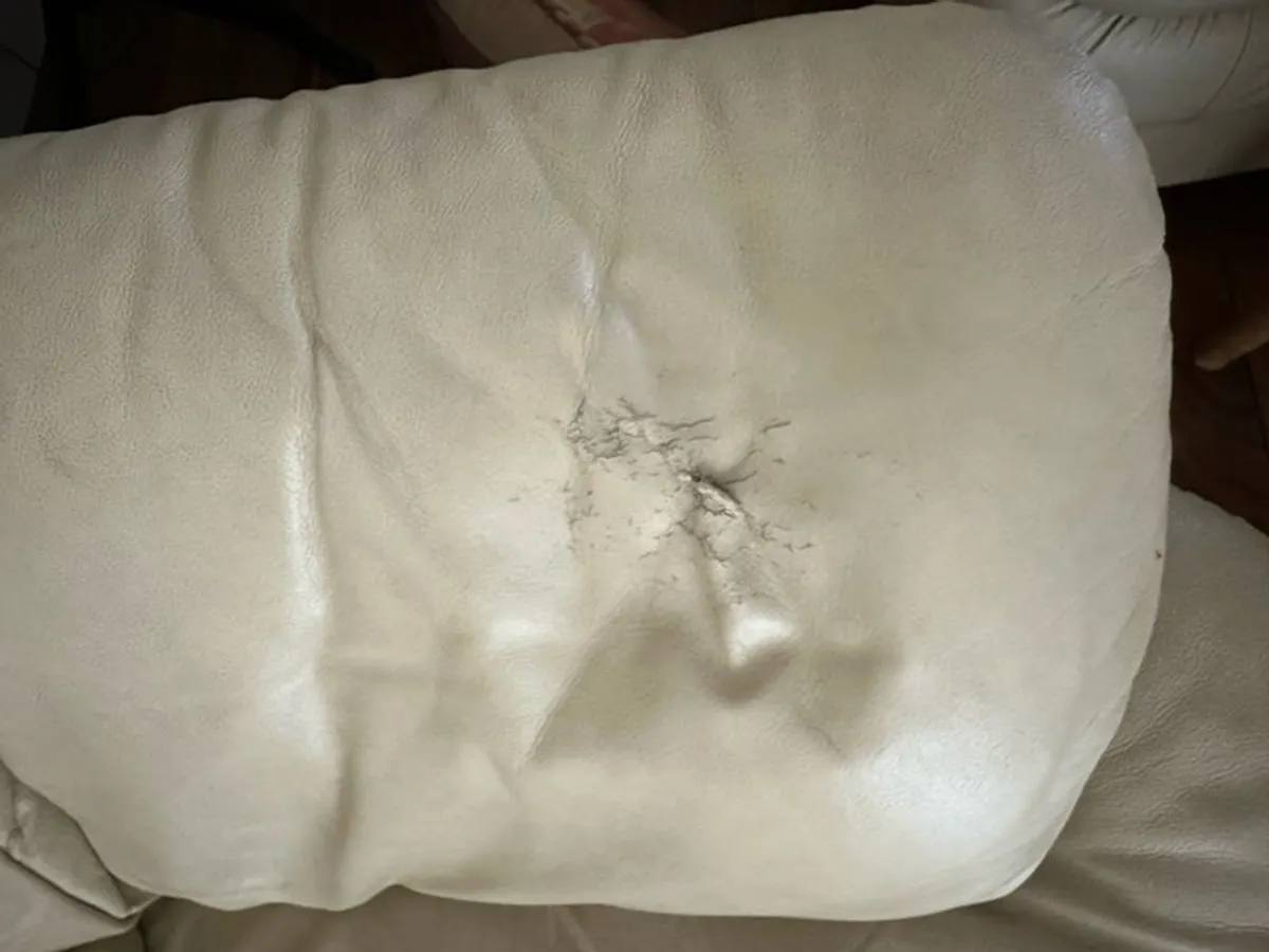 Cream leather three piece suite - Image 4