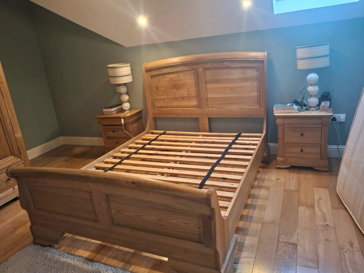 Bedroom furniture set - Image 1