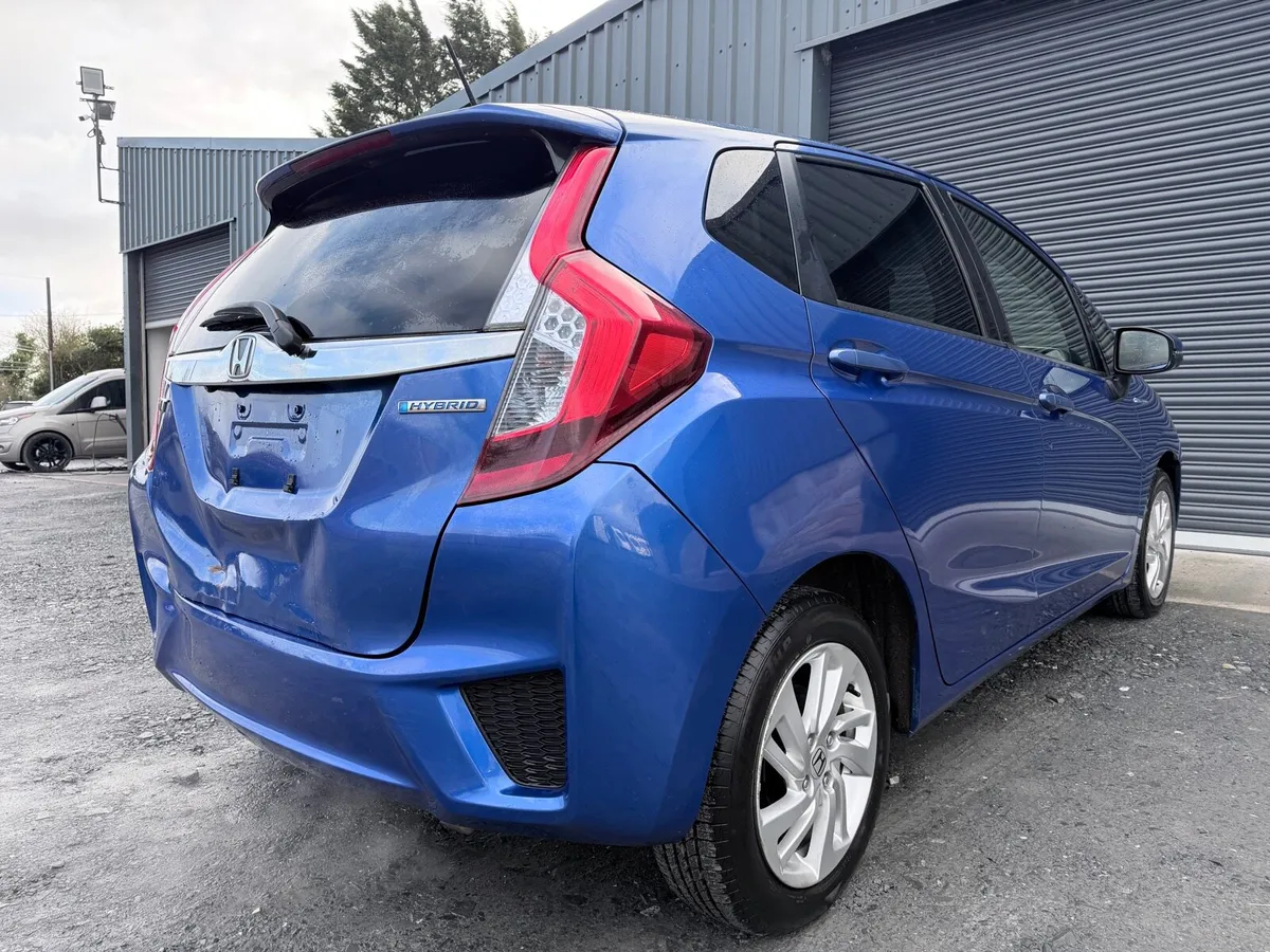 152’ Honda Fit Hybrid AUTOMATIC LOW MILEAGE - Image 4