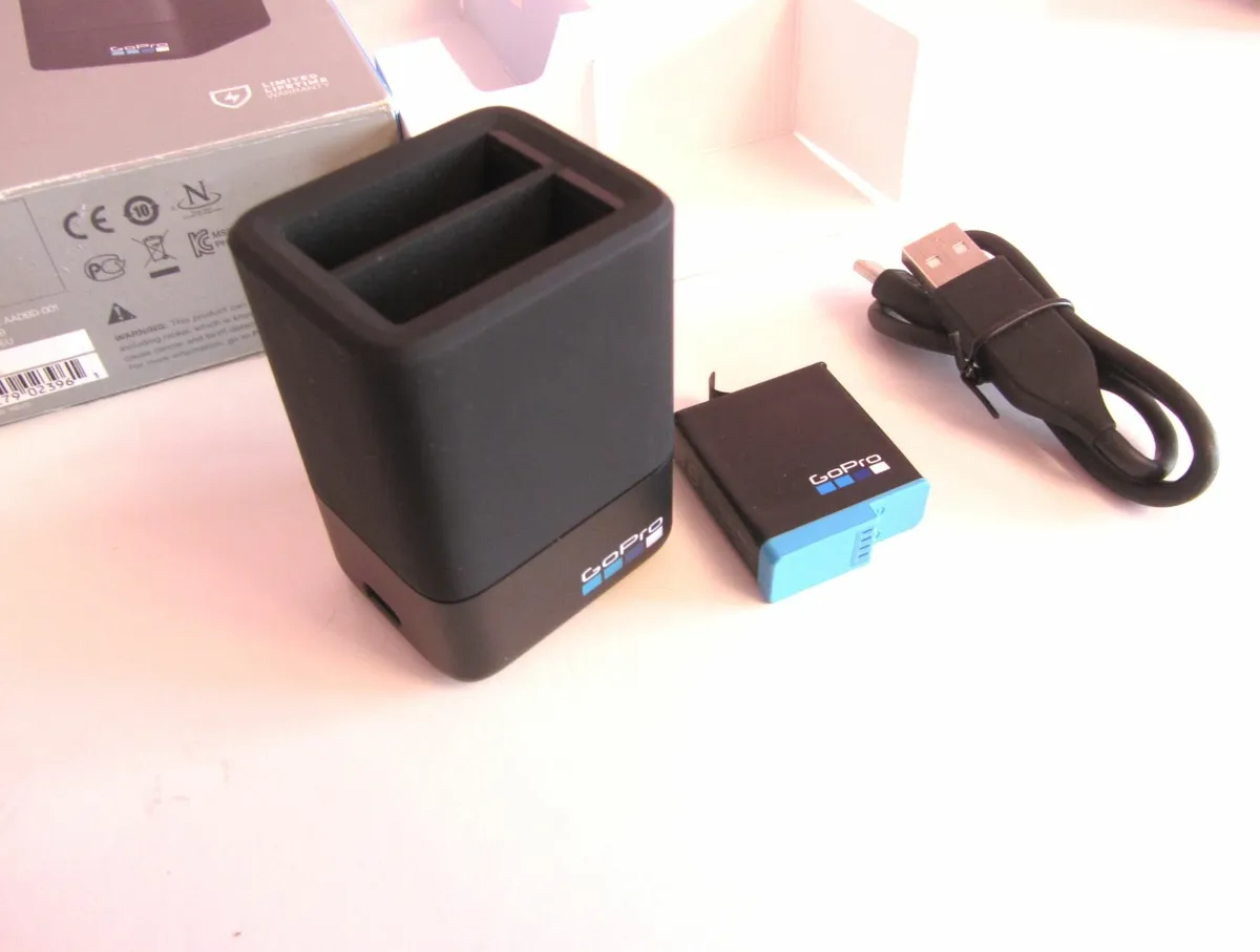 HERO8 Black Dual Battery Charger + Battery - Image 2
