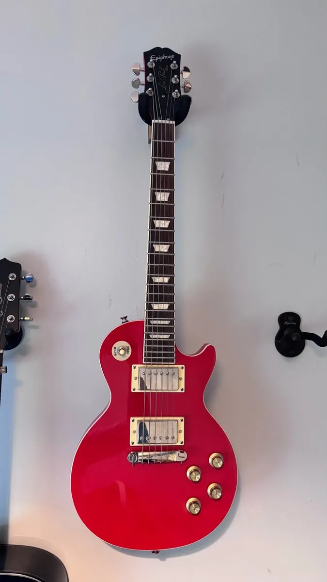 Electric guitar - Image 1