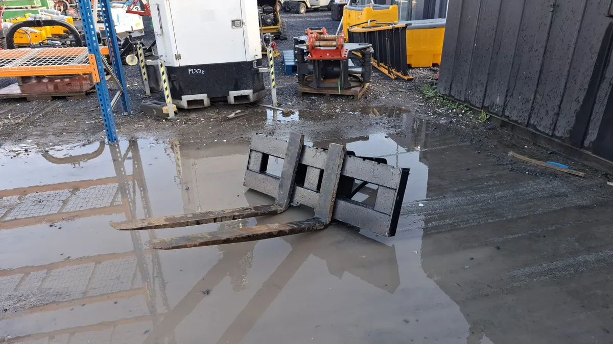 Fork Carriage – 65mm Pins – Excavator Attachment - Image 3