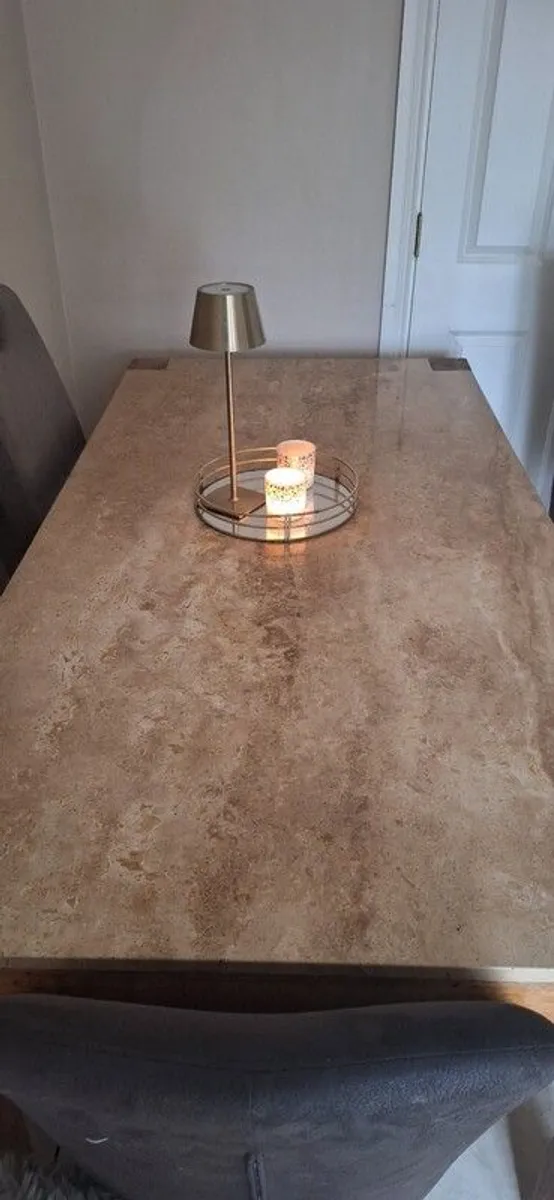 Kitchen table and chairs - Image 1