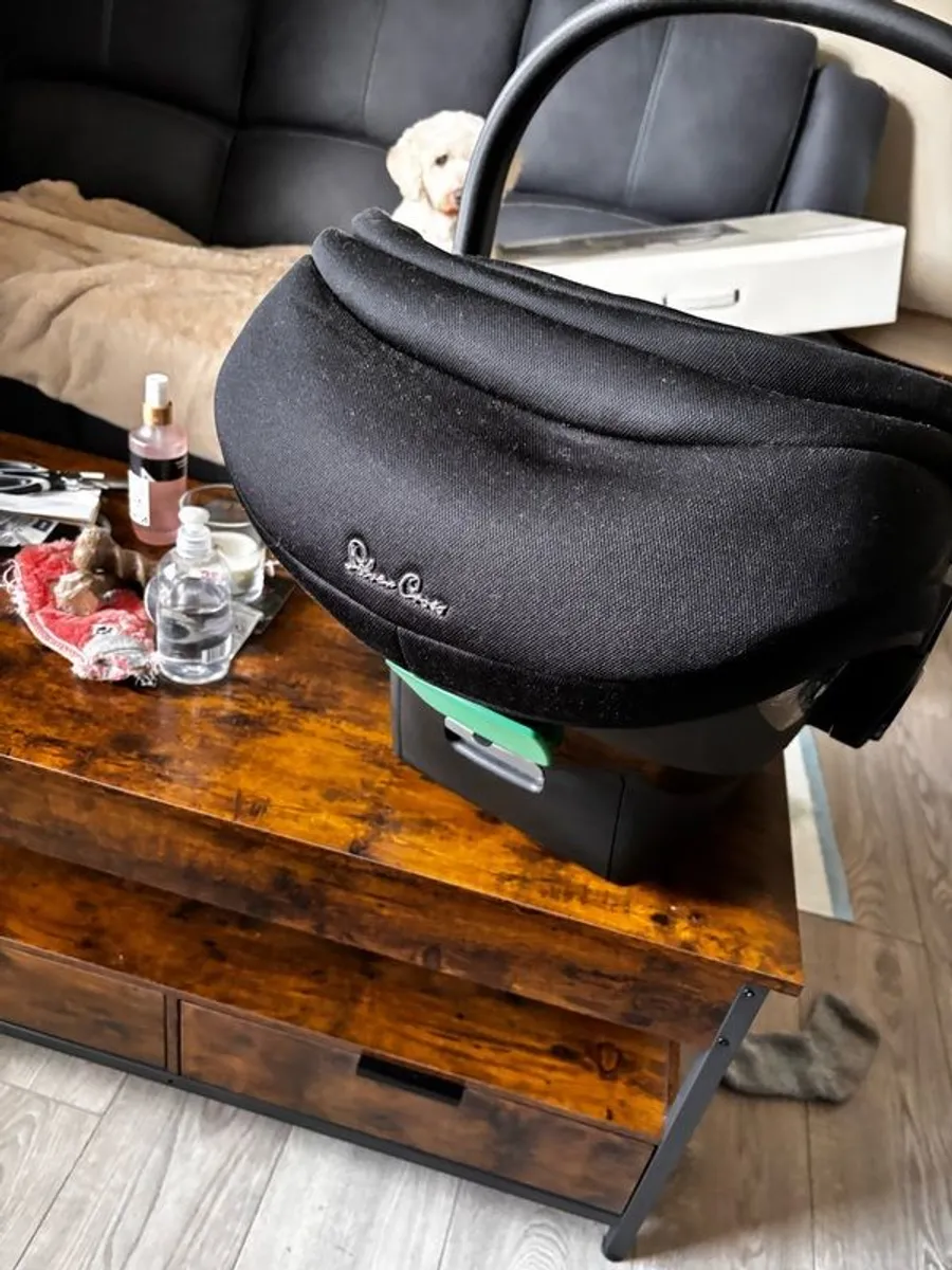 Silver Cross car seat and isofix base - Image 3