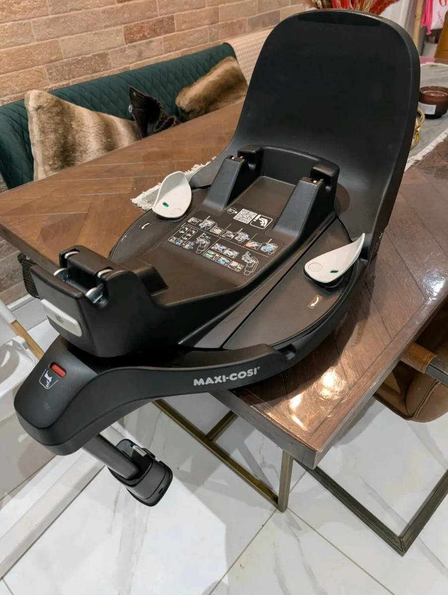 Maxi Cosi FamilyFix 360 Pro isofix Base - Image 1