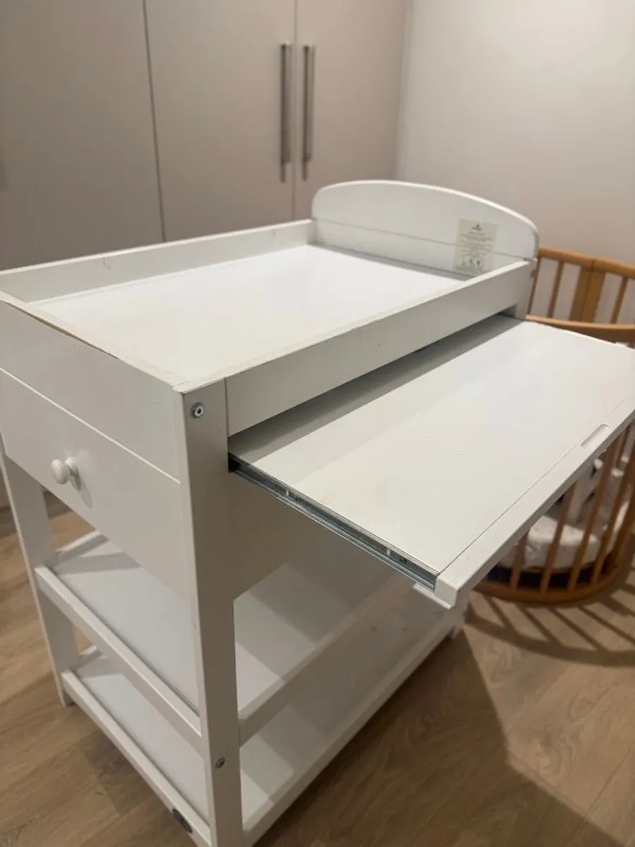 Changing table - Image 1
