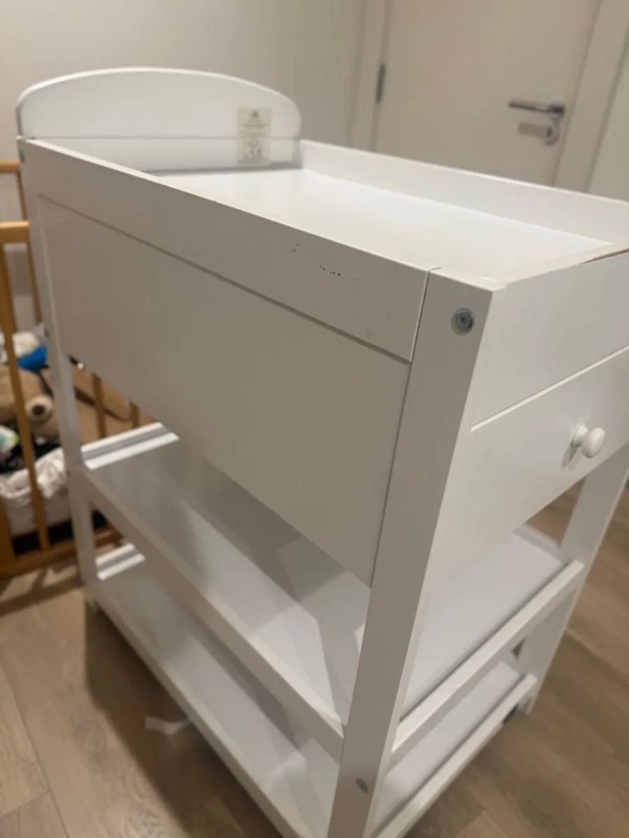 Changing table - Image 2