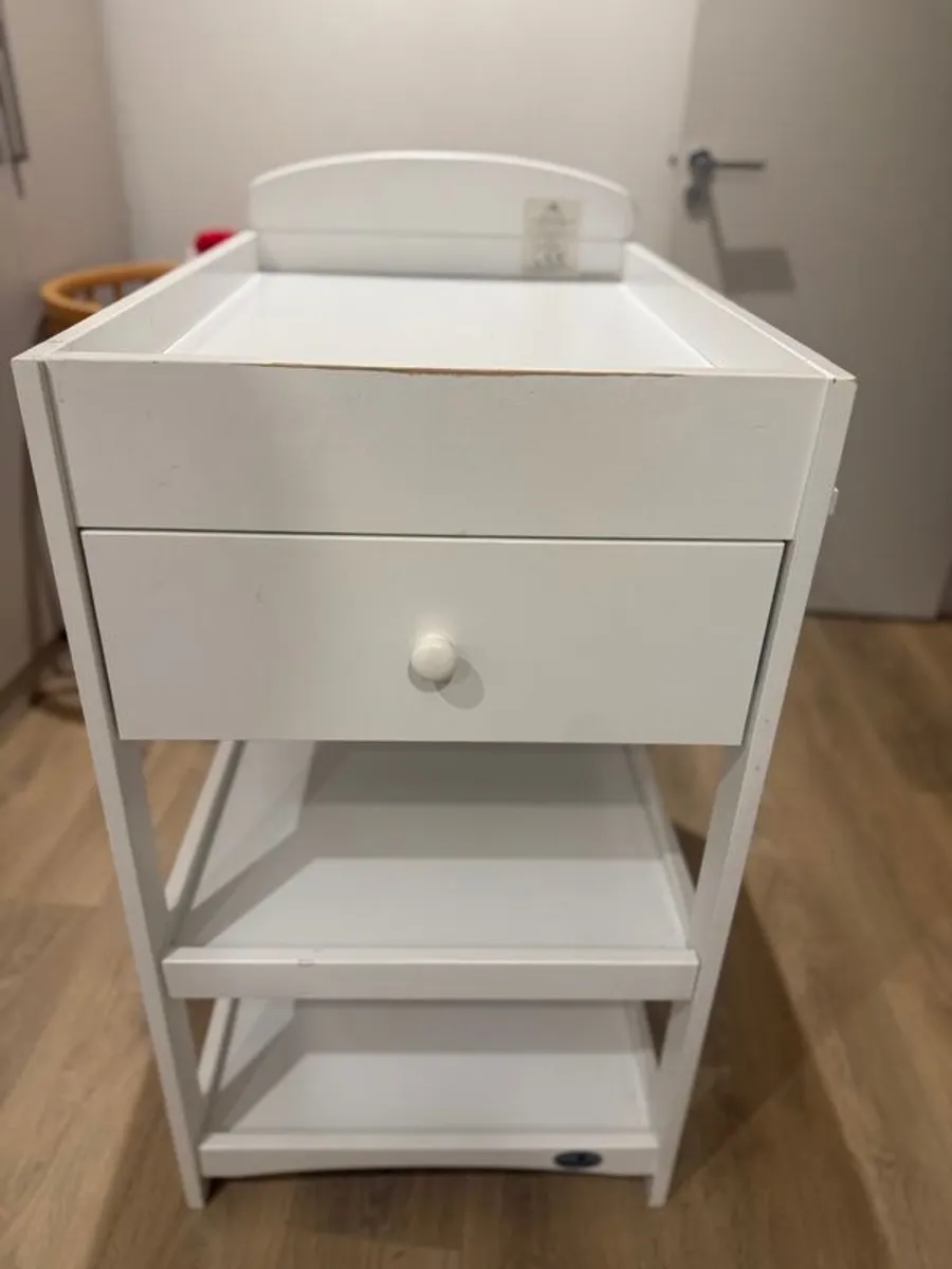 Changing table - Image 3