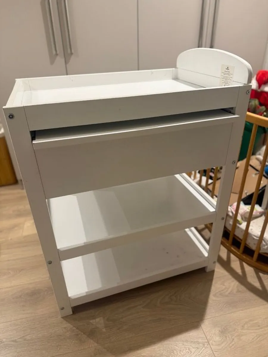 Changing table - Image 4