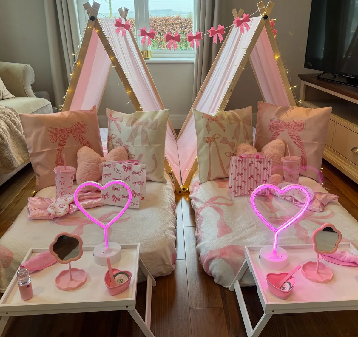 Teepee sleepover party tents - Image 1