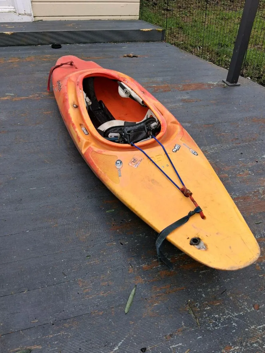 Pyranha sport kayak - Image 1