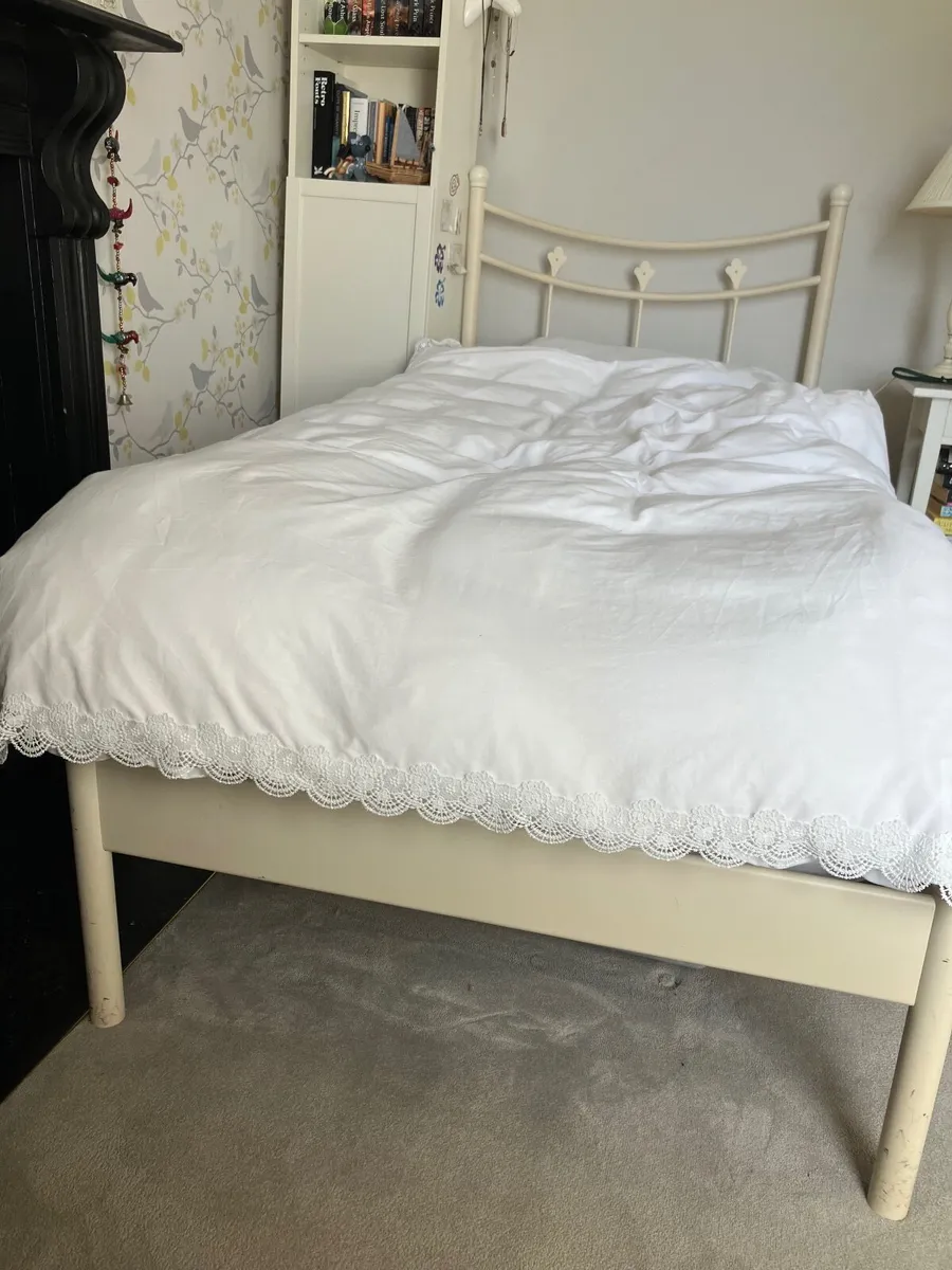 Single bed - Image 1
