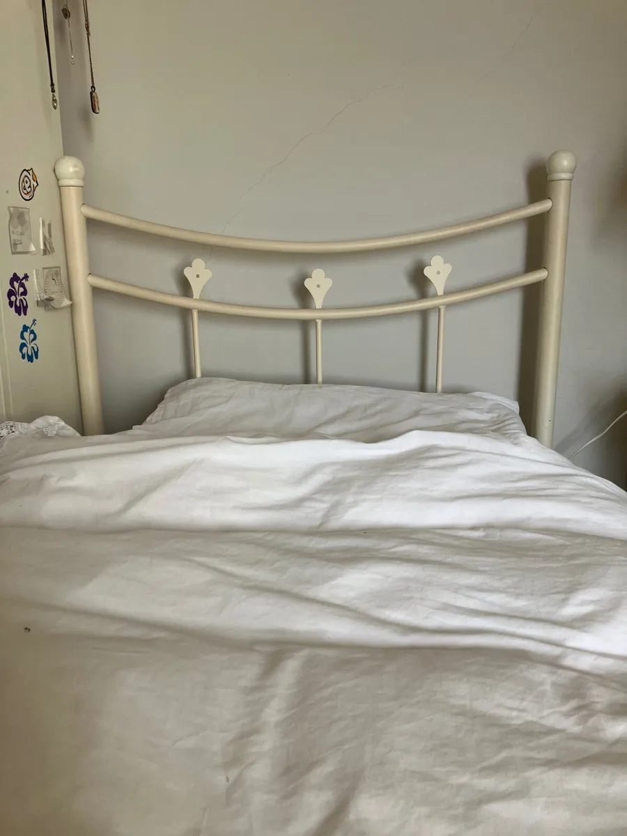 Single bed - Image 2