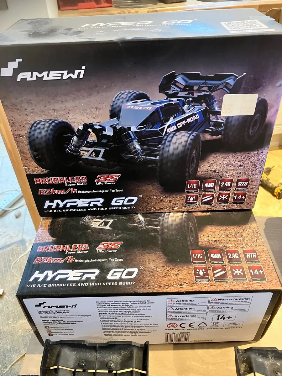 Remote control cars and accessories - Image 1