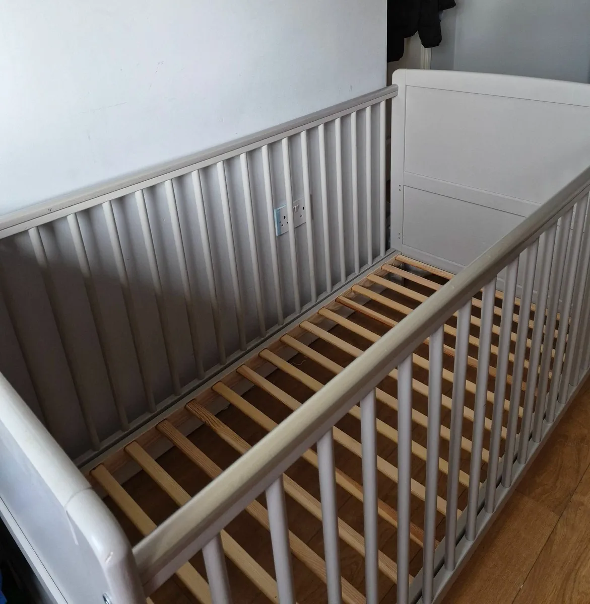 Grey cot - Image 1