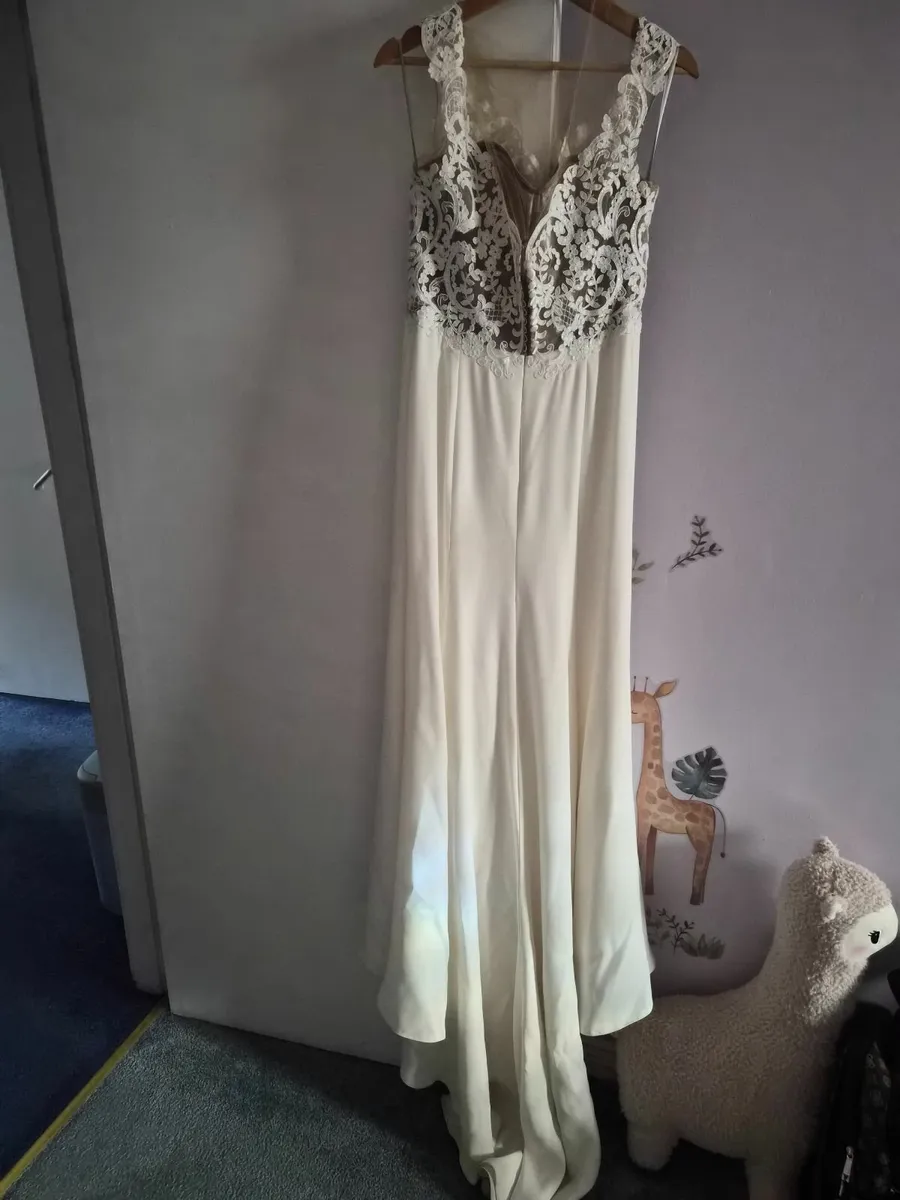 Wedding dress size 10/12 - Image 2