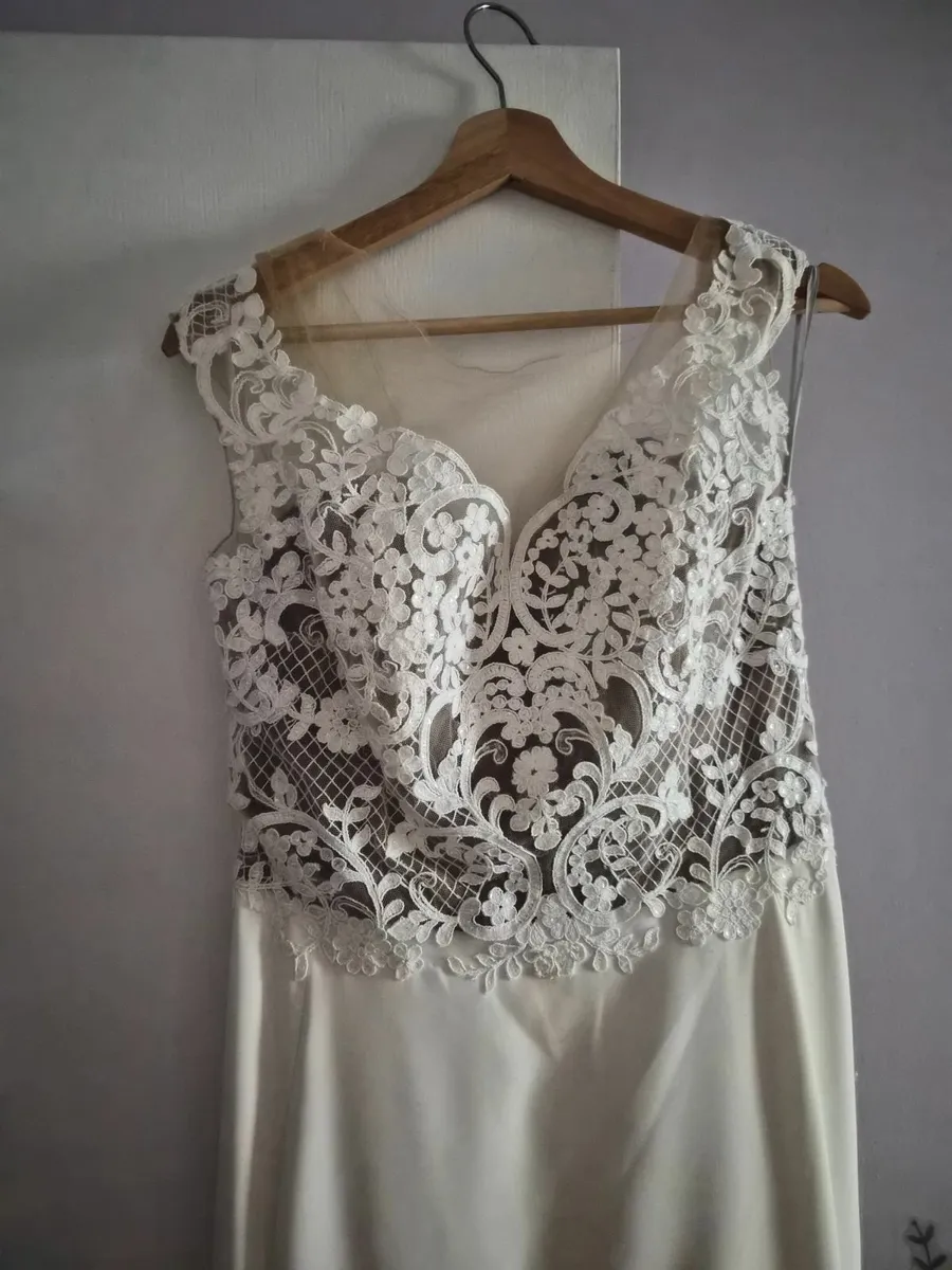 Wedding dress size 10/12 - Image 3