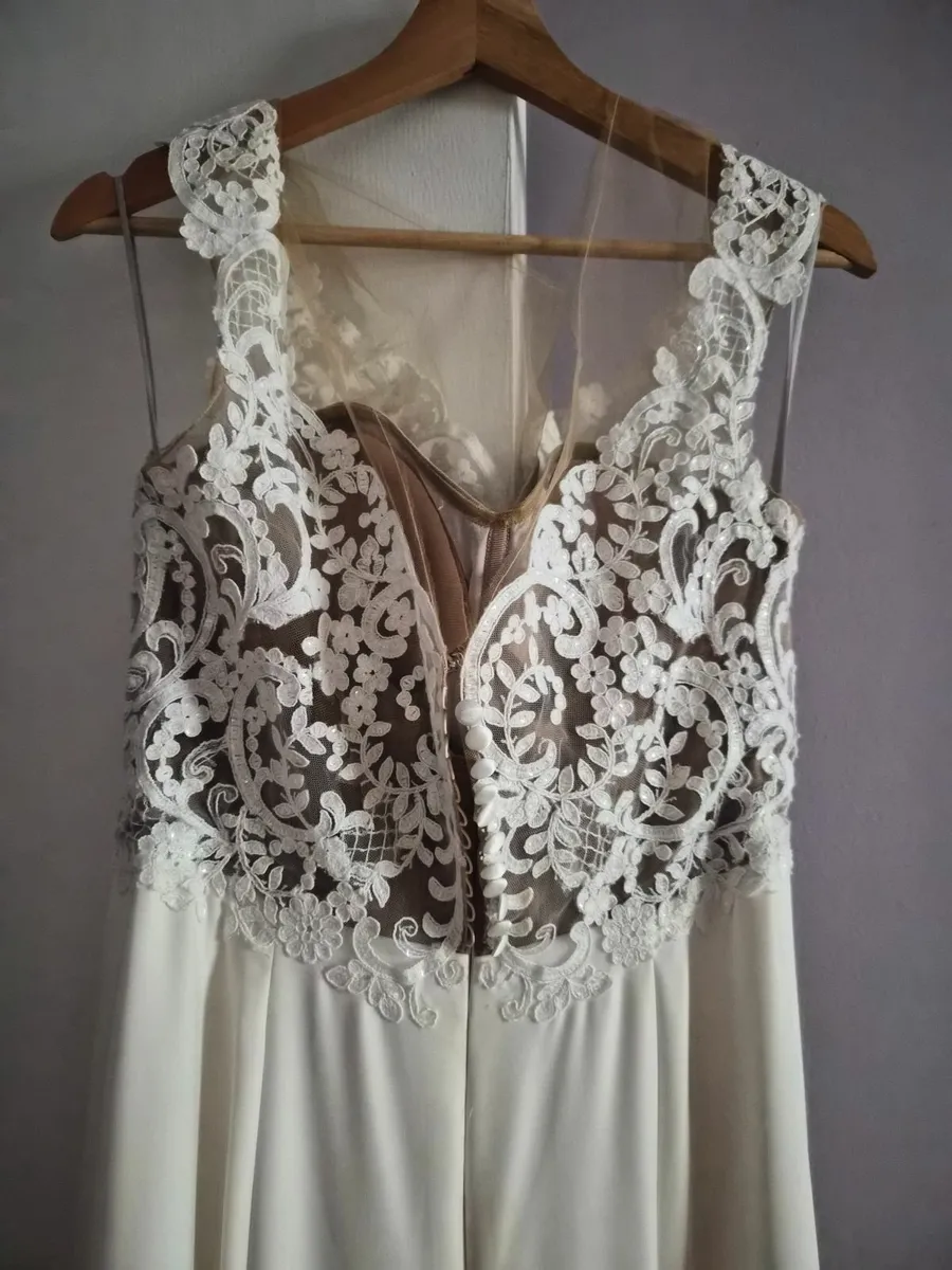 Wedding dress size 10/12 - Image 4