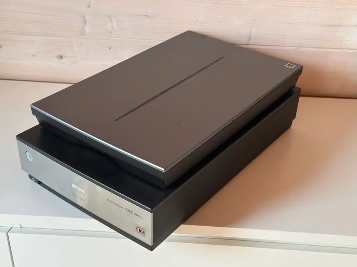 Epson v800 - Image 1