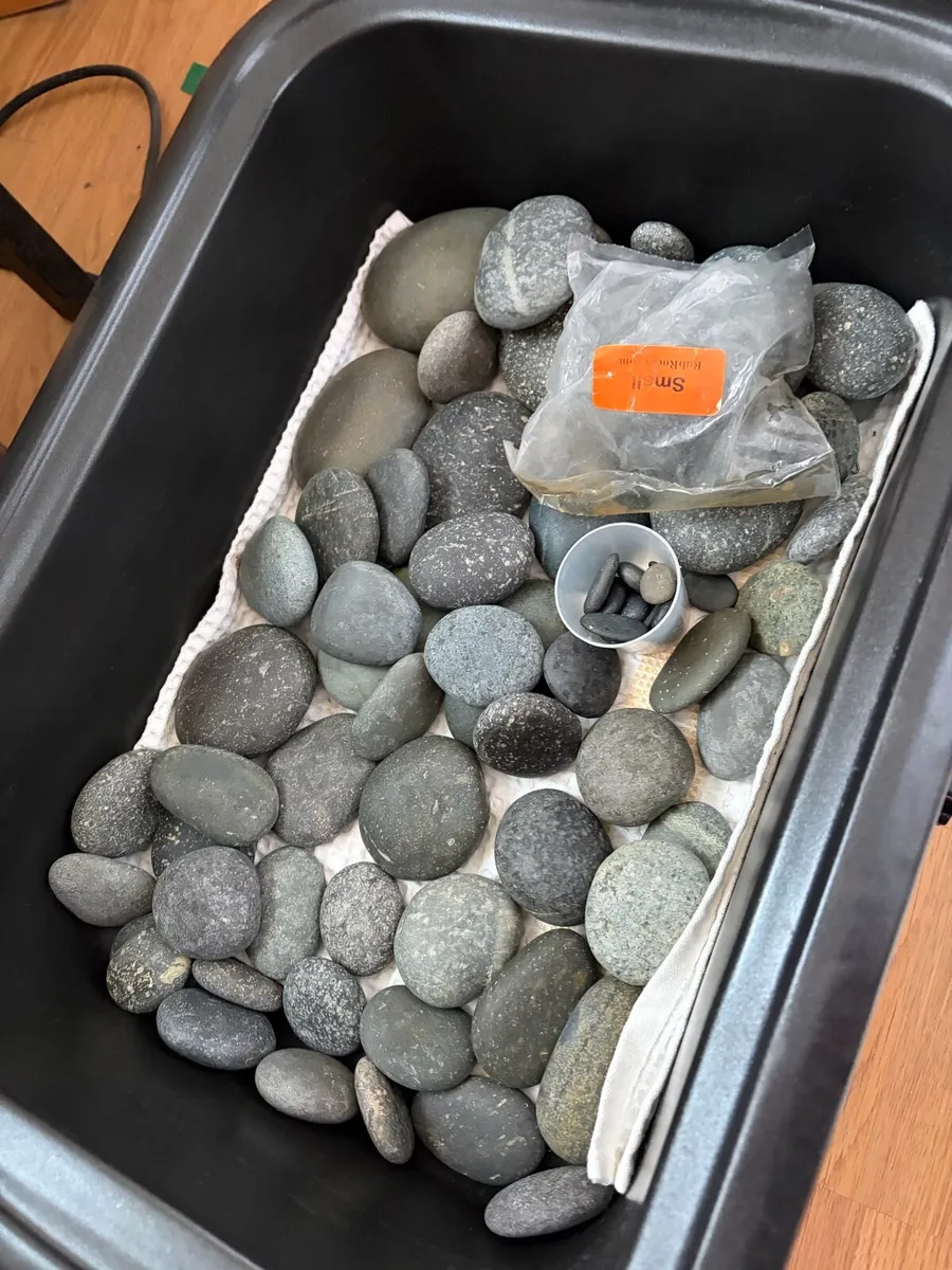Hot stone oven and hot stones - Image 4