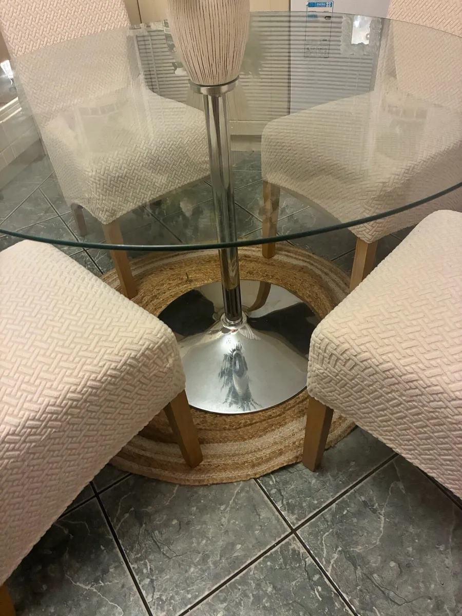 Table & 4 chairs - Image 4