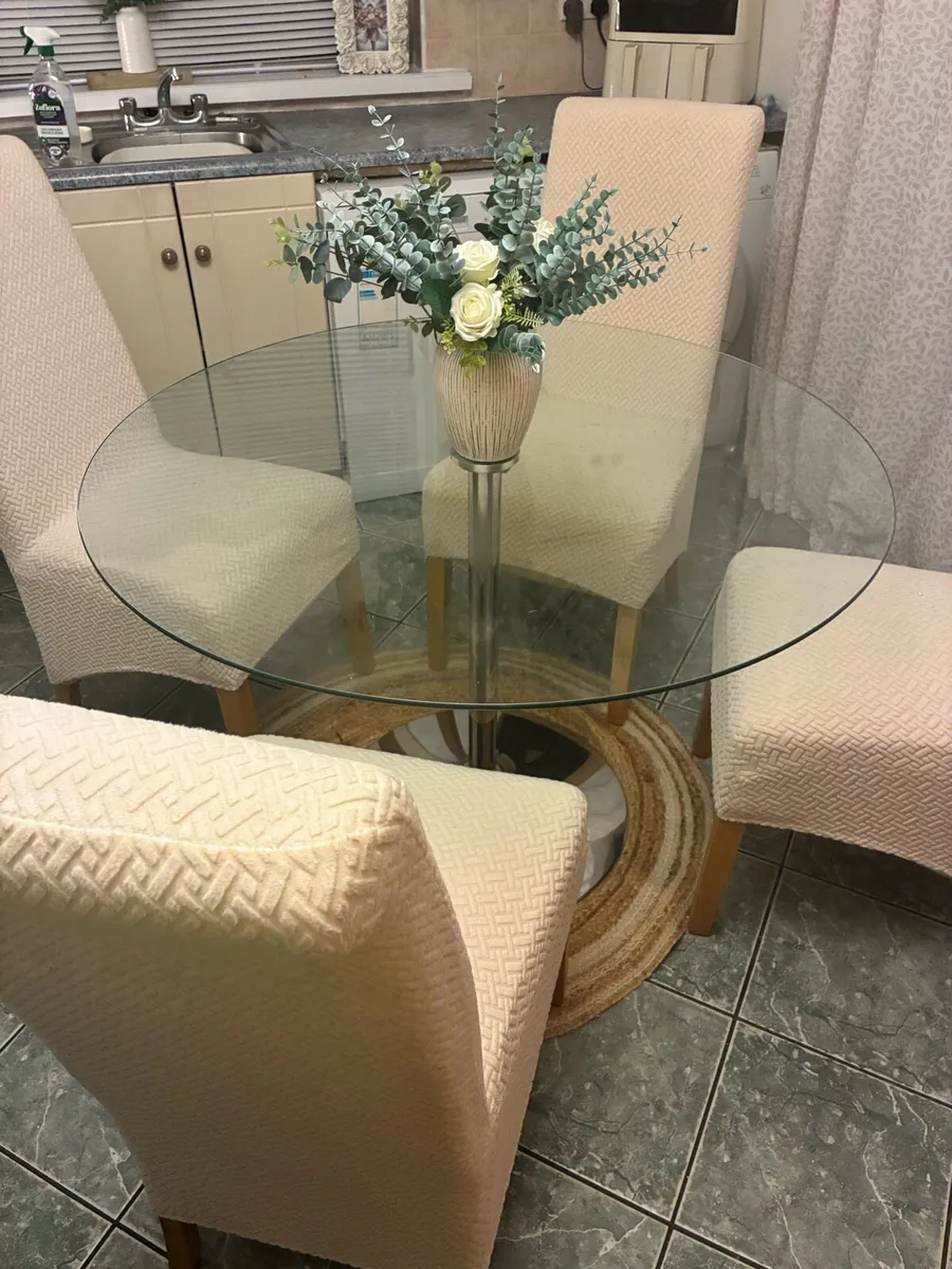 Table & 4 chairs - Image 1