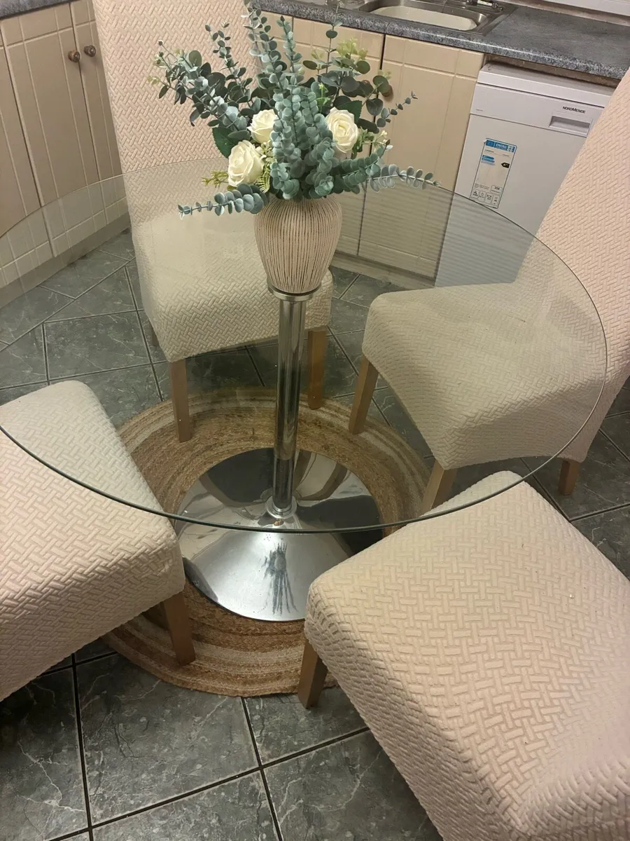 Table & 4 chairs - Image 2