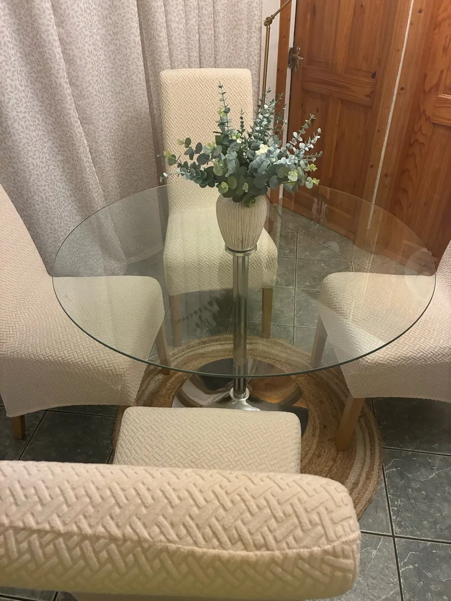 Table & 4 chairs - Image 3