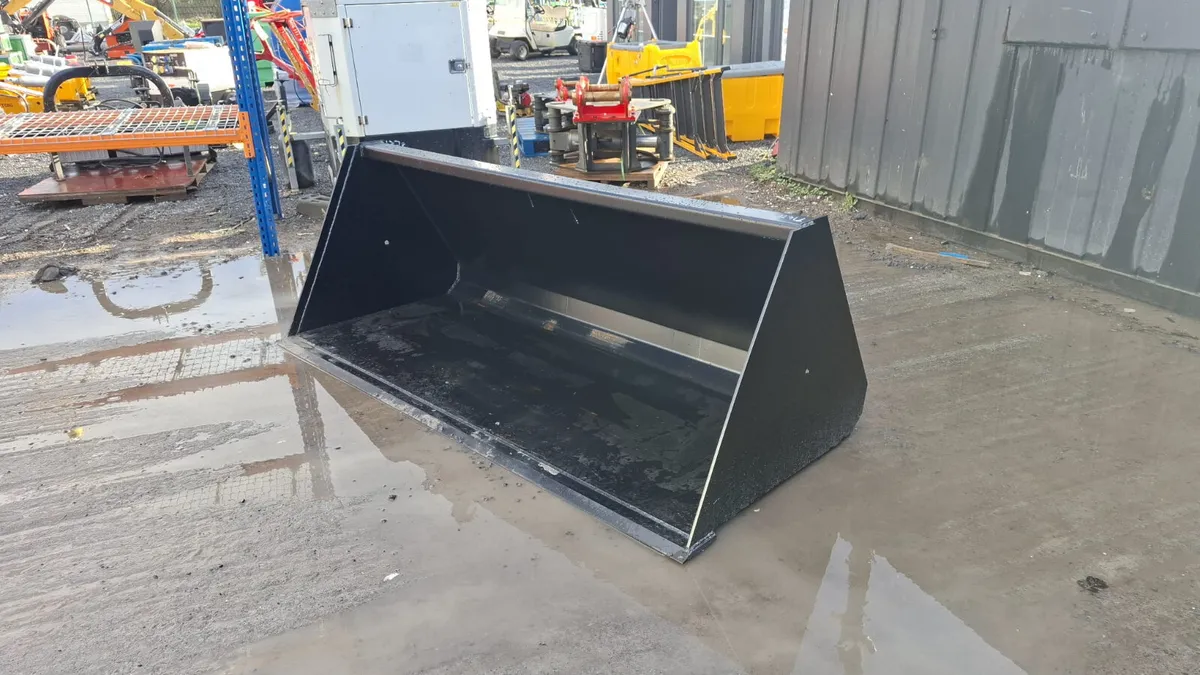 Manitou 7.5ft Bucket – Telehandler Loading Bucket - Image 3