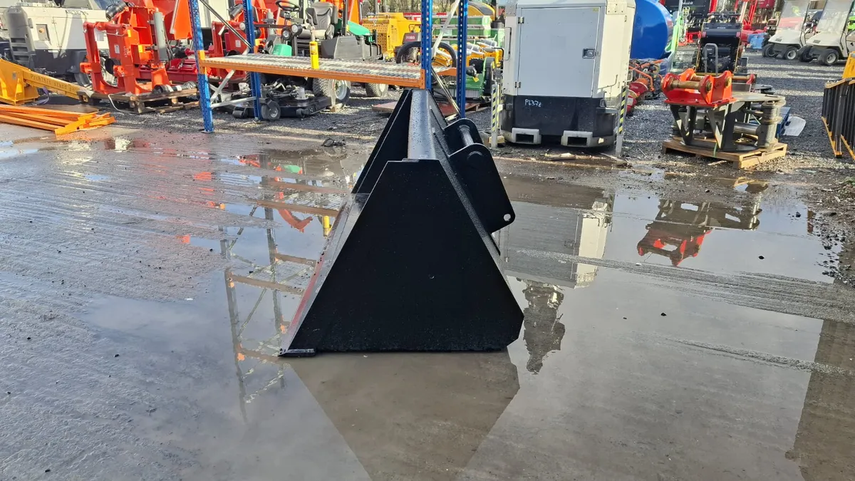 Manitou 7.5ft Bucket – Telehandler Loading Bucket - Image 4