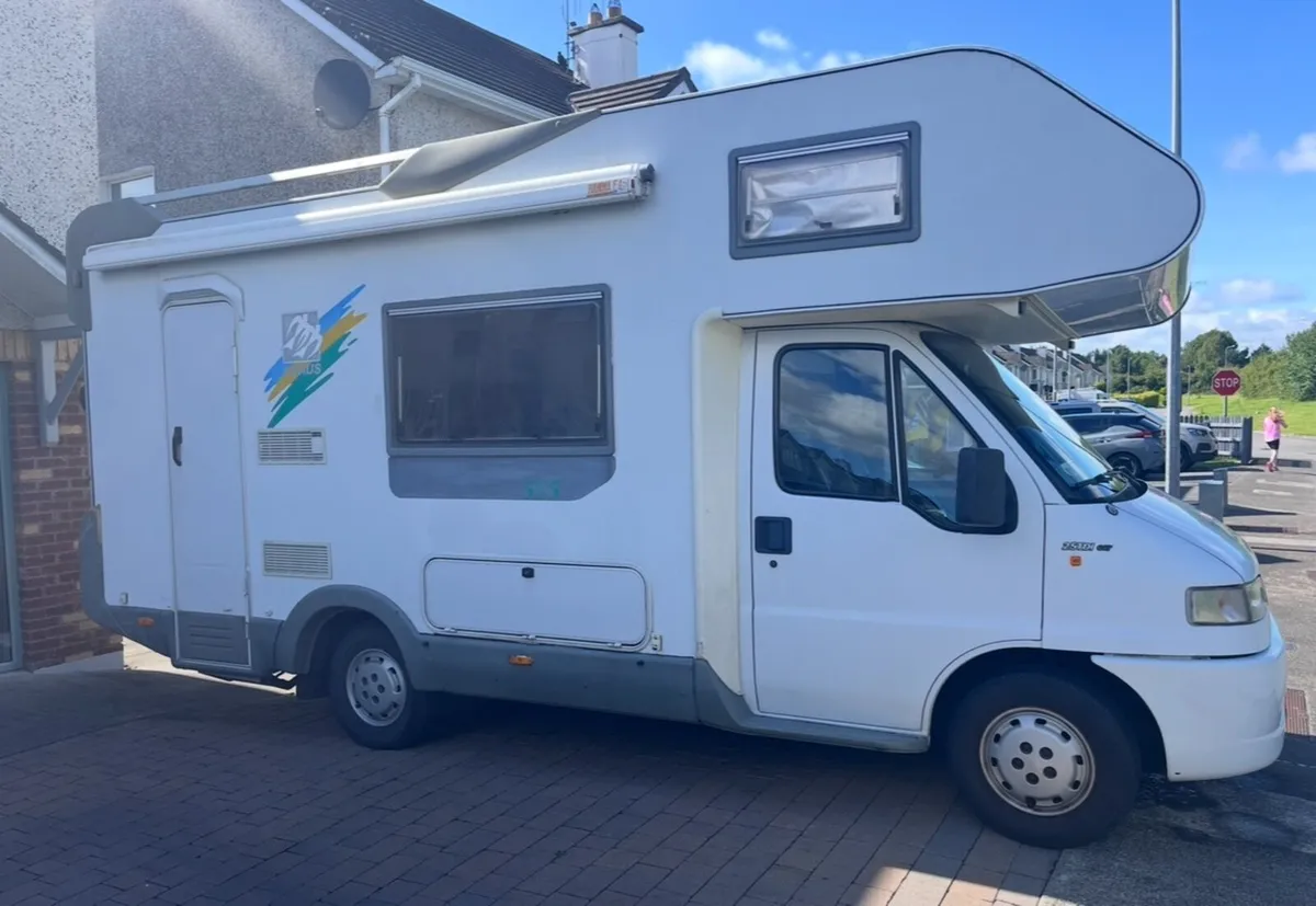 Camper van - Image 1