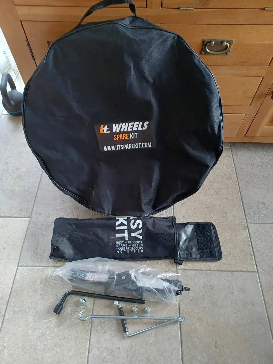 Space saver wheel with tools - Image 1