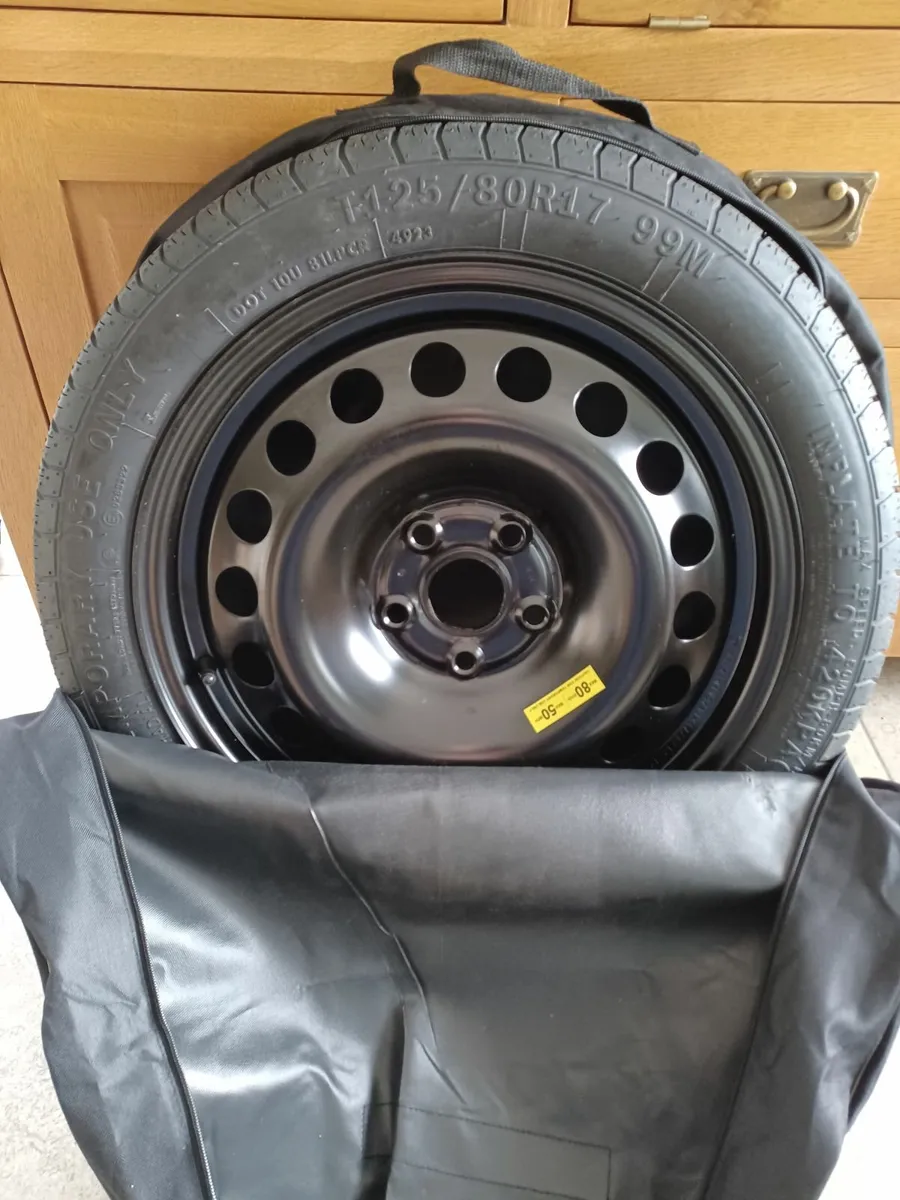 Space saver wheel with tools - Image 2