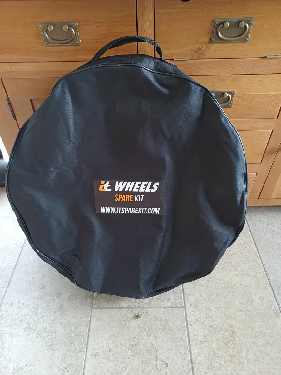 Space saver wheel with tools - Image 4