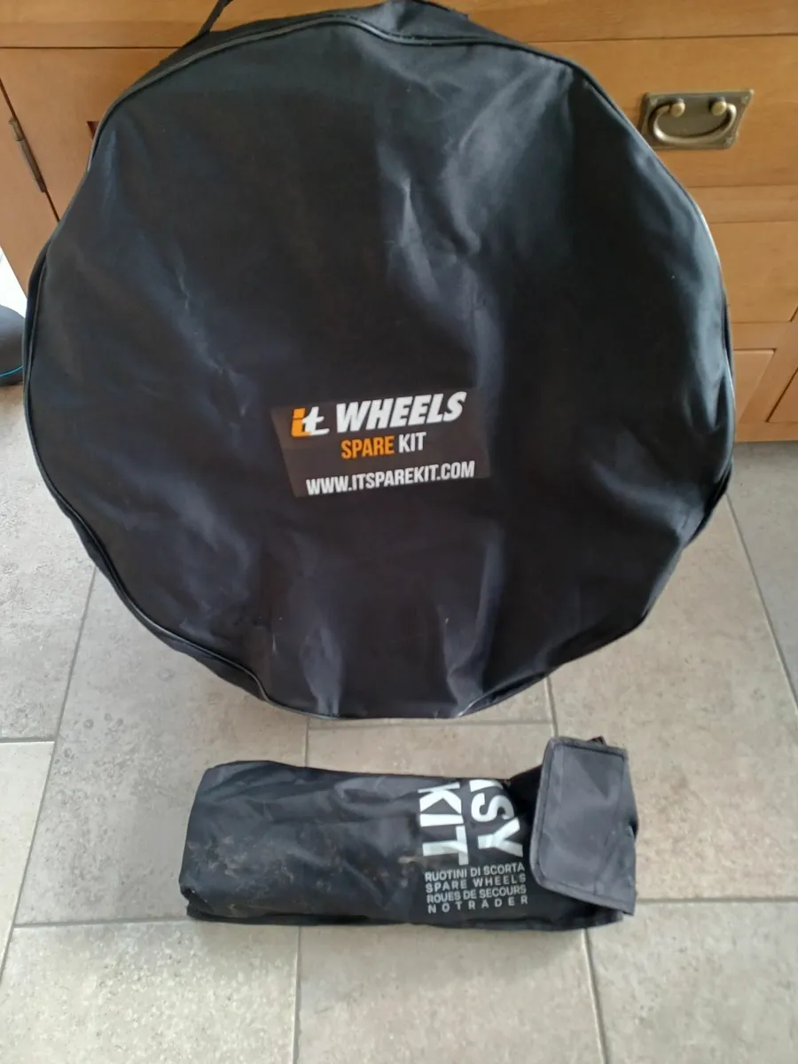 Space saver wheel with tools - Image 3