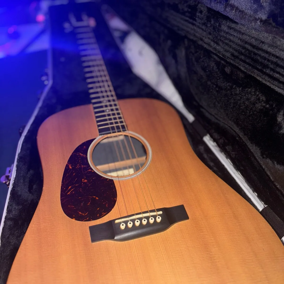 Martin & Co X series DX1RAE guitar with gator case - Image 4