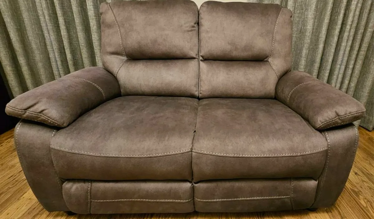 3-2-1 sofa,  reclining 3 seater, as new. - Image 2