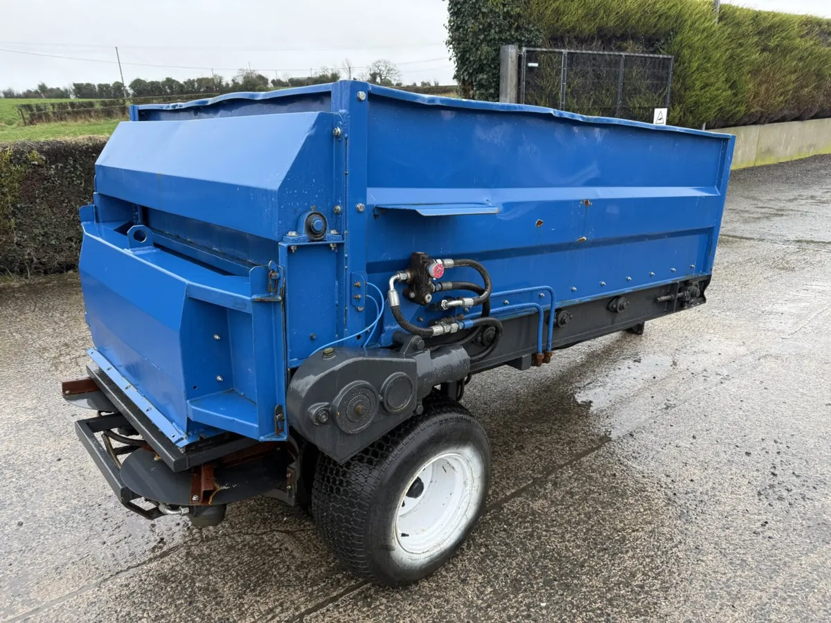 2004 Toe-Behind Topdresser **Online Auction** - Image 4