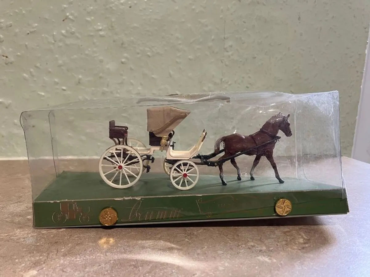 Brumm Historical Series Two Horse Drawn Carriages - Image 2