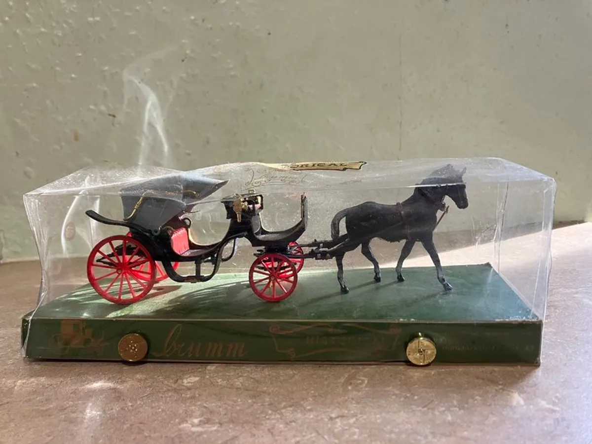 Brumm Historical Series Two Horse Drawn Carriages - Image 3