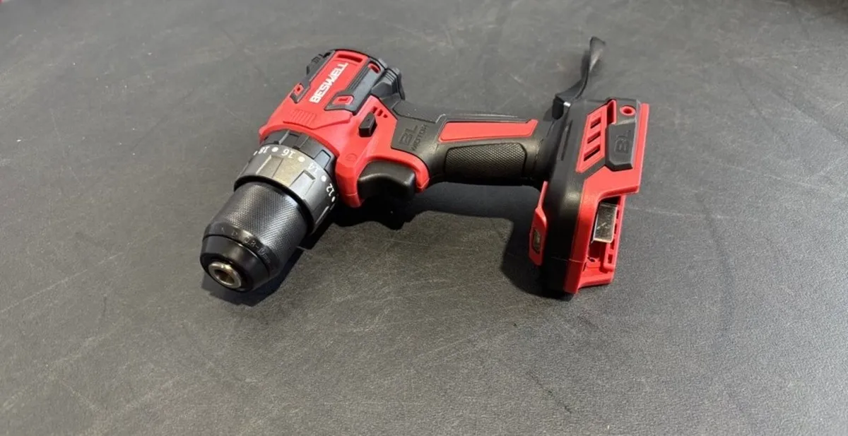 21v Drill with impact function *new with batterys* - Image 3