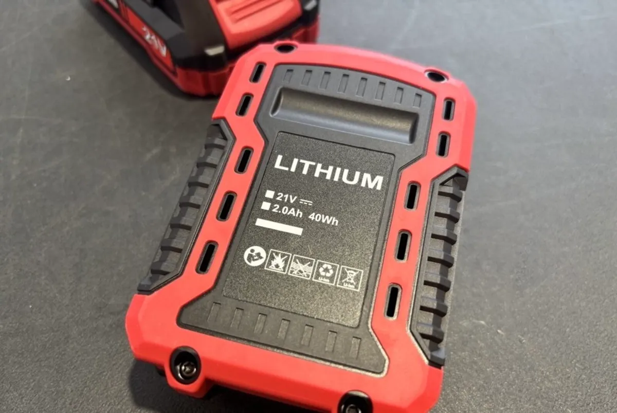 21v Drill with impact function *new with batterys* - Image 4