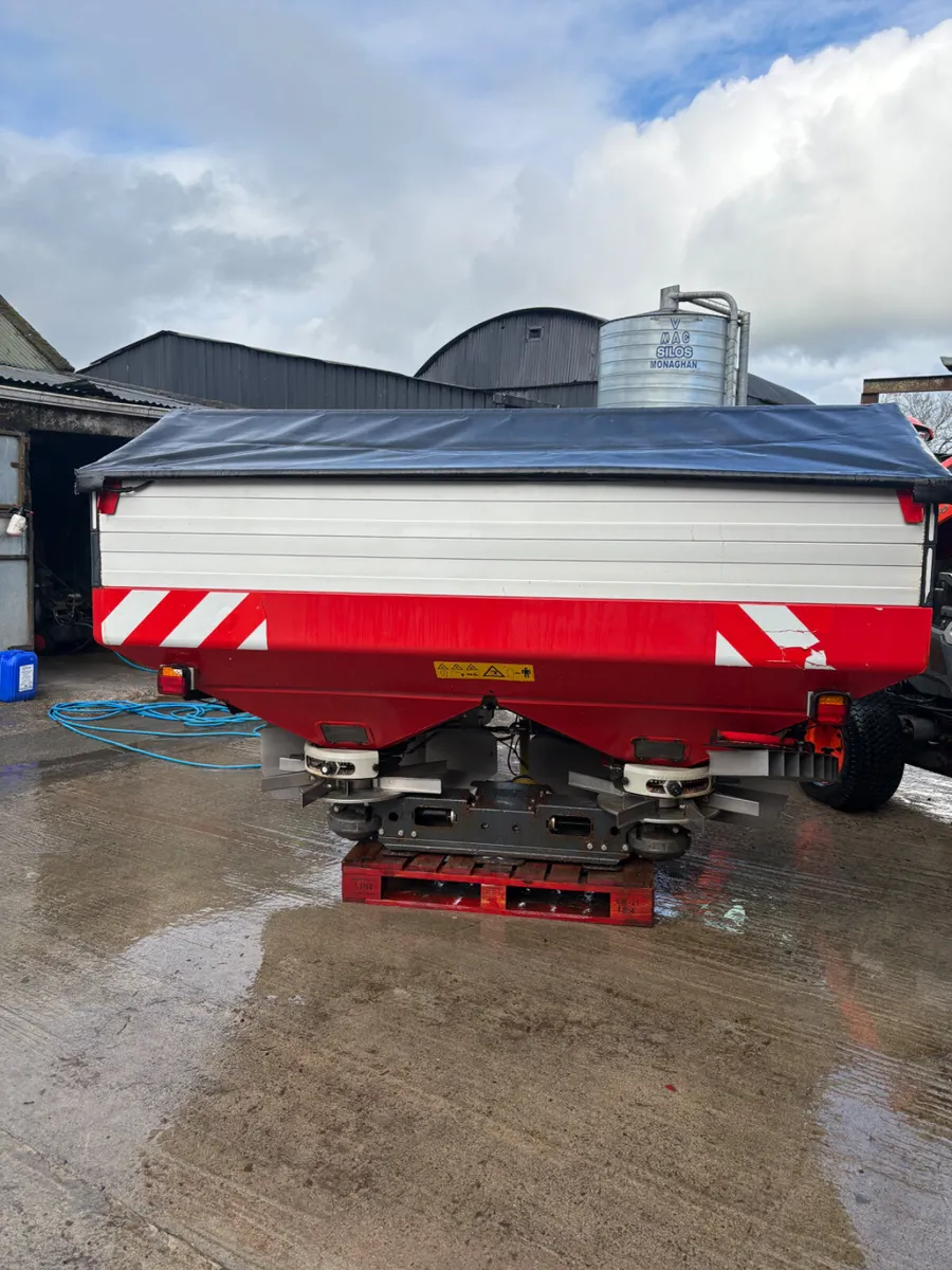Kverneland Fertiliser Spreader - Image 1
