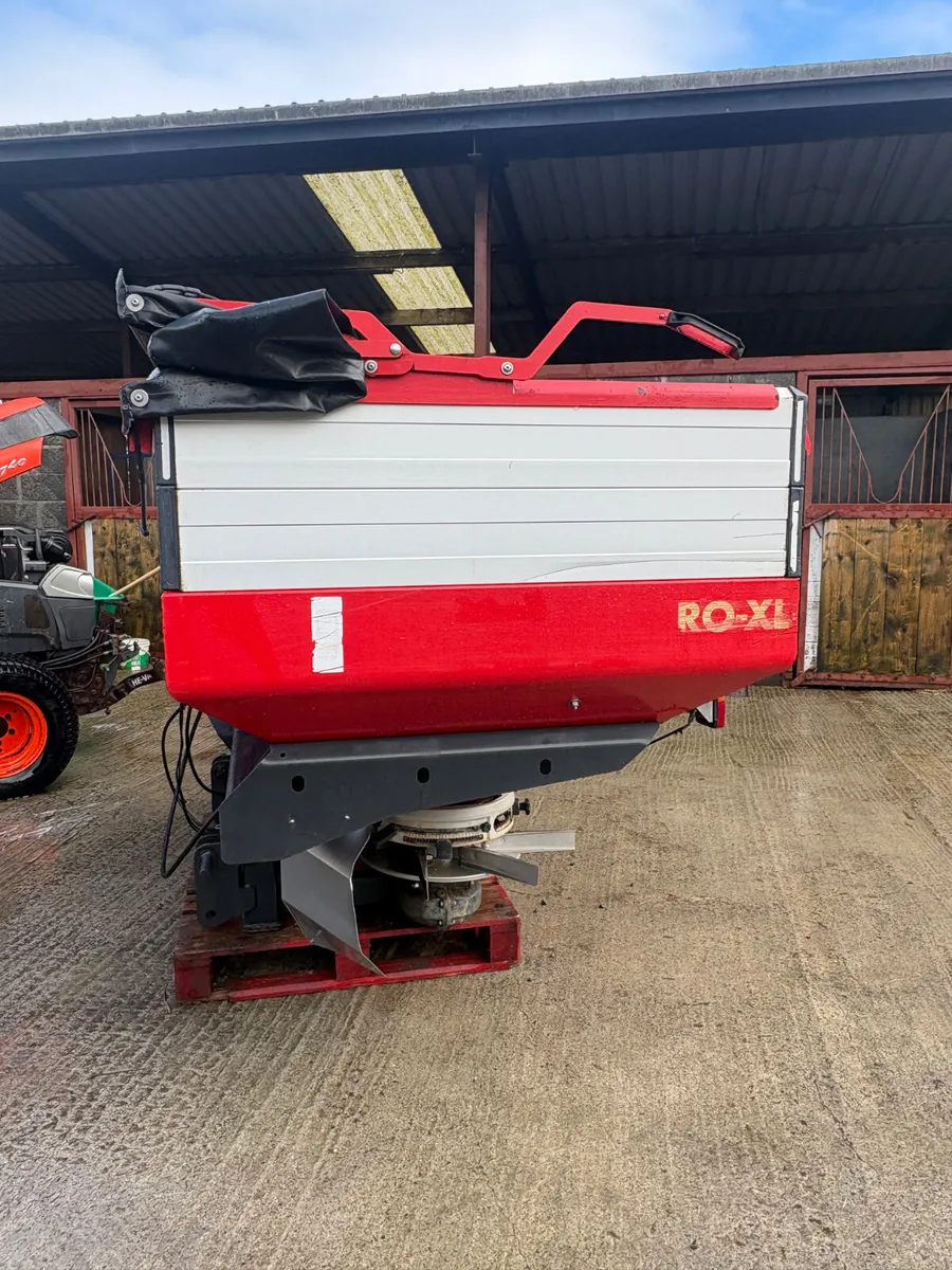 Kverneland Fertiliser Spreader - Image 3