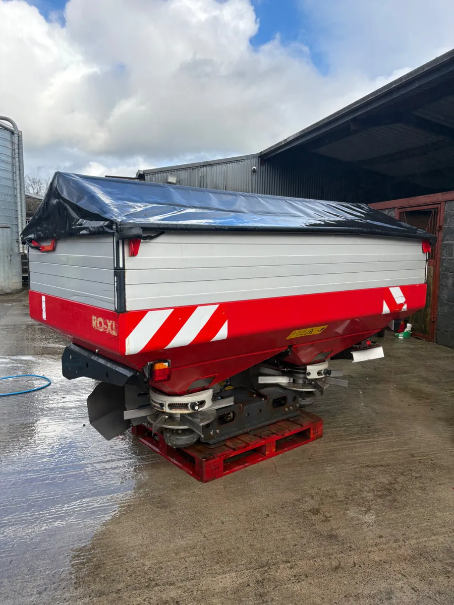 Kverneland Fertiliser Spreader - Image 2