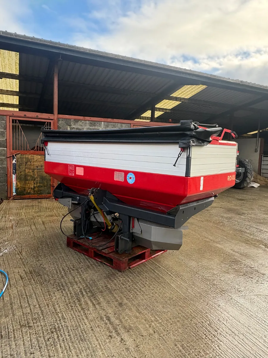Kverneland Fertiliser Spreader - Image 4