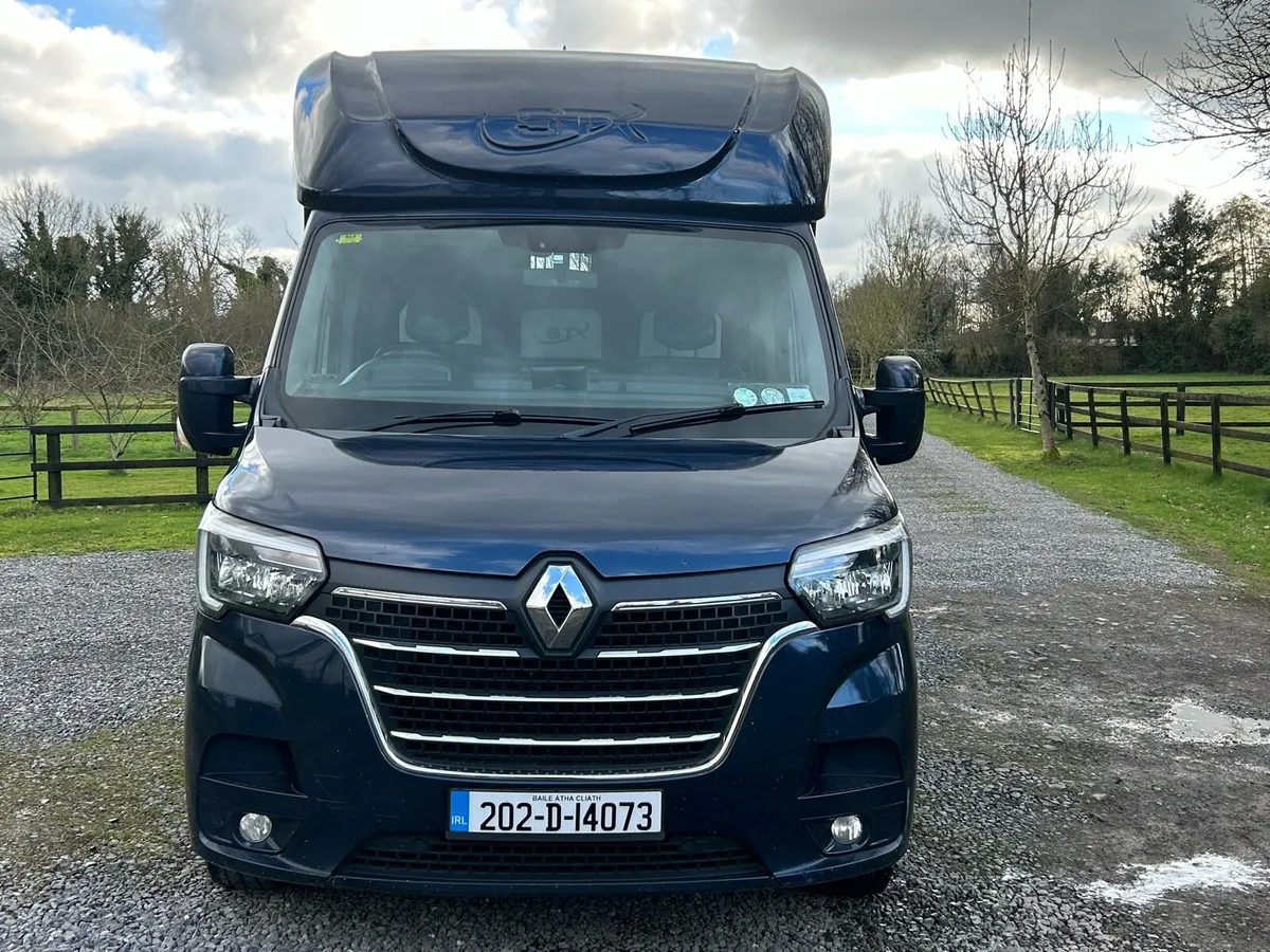 STX 3.5t Horsebox 5 SEATER - Image 2