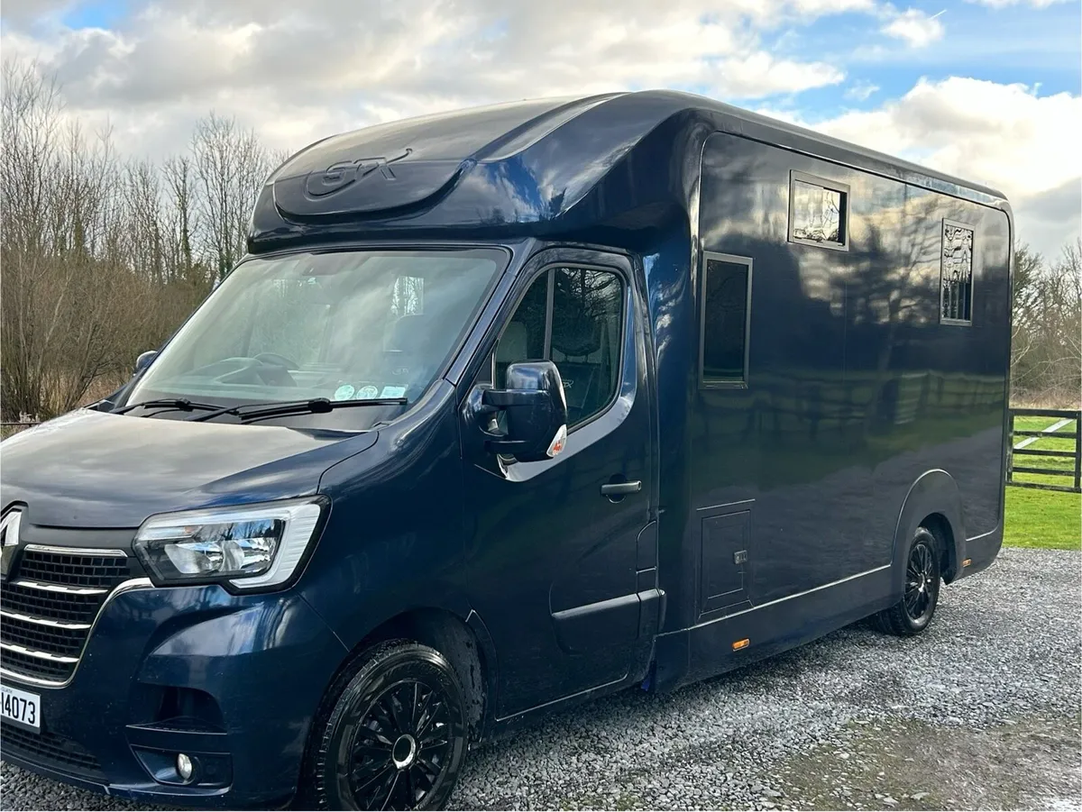 STX 3.5t Horsebox 5 SEATER - Image 3