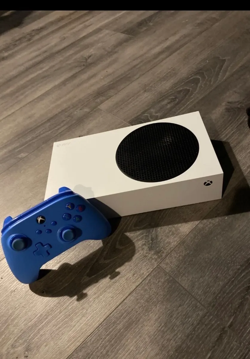 Xbox series s with cables and controller - Image 2